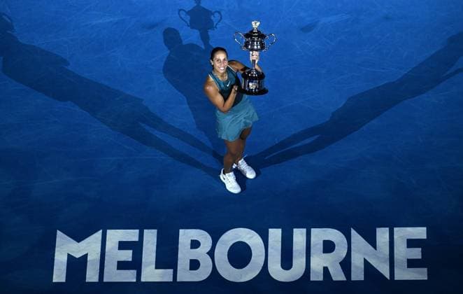TENNIS AUSTRALIAN OPEN, Madison Keys of the USA poses with the the Daphne Akhurst Memorial Cup after winning the Women?s final against Aryna Sabalenka of Belarus during the 2025 Australian Open at Melbourne Park in Melbourne, Saturday, January 25, 2025. ( NO ARCHIVING, EDITORIAL USE ONLY, NO USE IN BOOKS WITHOUT CONSENT MELBOURNE VICTORIA AUSTRALIA  Copyright: xJAMESxROSSx 20250125172292380089