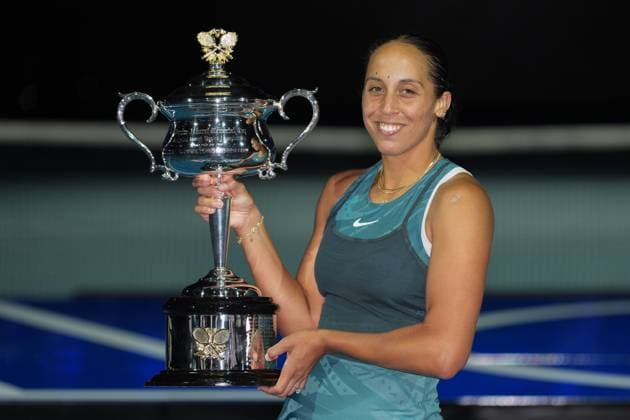 January 25, 2025: 19th seed MADISON KEYS of the USA celebrates after defeating 1st seed ARYNA SABALENKA of Belarus on Rod Laver Arena in a Women s Singles Final match on day 14 of the 2025 Australian Open in Melbourne, Australia. Cal Media Melbourne Australia - ZUMAc04_ 20250125_faf_c04_024 Copyright: xSydneyxLowx