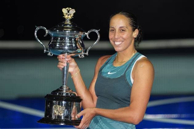 January 25, 2025: 19th seed MADISON KEYS of the USA celebrates after defeating 1st seed ARYNA SABALENKA of Belarus on Rod Laver Arena in a Women s Singles Final match on day 14 of the 2025 Australian Open in Melbourne, Australia. Cal Media Melbourne Australia - ZUMAc04_ 20250125_faf_c04_026 Copyright: xSydneyxLowx