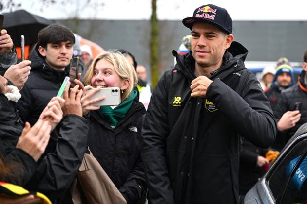 Belgian Wout van Aert arrives at the men s elite race at the World Cup cyclocross cycling event in Maasmechelen, Belgium, stage 11 (out of 12) of the UCI World Cup cyclocross competition, Saturday 25 January 2025. LUCxCLAESSEN  x111119677x