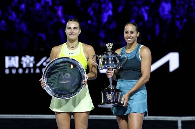 (250125) -- MELBOURNE, Jan. 25, 2025 -- Madison Keys (R) and Aryna Sabalenka pose for photos during the awarding ceremony after the women s singles final between Aryna Sabalenka of Belarus and Madison Keys of the United States at Australian Open tennis tournament in Melbourne, Australia, Jan. 25, 2025. ) (SP)AUSTRALIA-MELBOURNE-TENNIS-AUSTRALIAN OPEN-WOMEN S SINGLES-FINAL MaxPing 