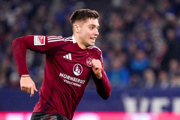 2025-01-25 FC Schalke 04 v 1. FC Nurnberg - 2. Bundesliga GELSENKIRCHEN, NETHERLANDS - JANUARY 25: Stefanos Tzimas of 1. FC Nurnberg looks on during the 2. Bundesliga match between FC Schalke 04 and 1. FC Nurnberg at Veltins-Arena on January 25, 2025 in Gelsenkirchen, Netherlands. Gelsenkirchen Veltins-Arena Netherlands Content not available for redistribution in The Netherlands directly or indirectly through any third parties. Copyright: xJeroenxMeuwsenx