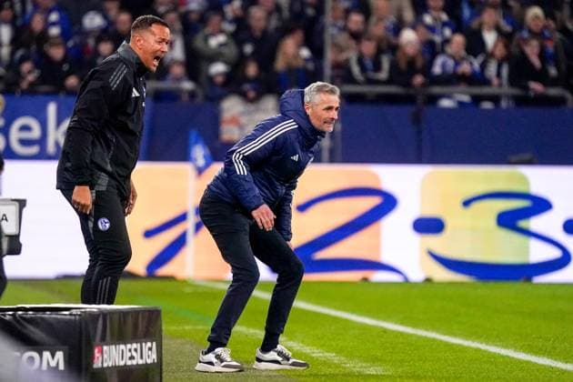 2025-01-25 FC Schalke 04 v 1. FC Nurnberg - 2. Bundesliga GELSENKIRCHEN, NETHERLANDS - JANUARY 25: Goalkeepers Coach Stephan loboue of FC Schalke 04 shouting, Head Coach Kees van Wonderen of FC Schalke 04s shouting during the 2. Bundesliga match between FC Schalke 04 and 1. FC Nurnberg at Veltins-Arena on January 25, 2025 in Gelsenkirchen, Netherlands. Gelsenkirchen Veltins-Arena Netherlands Content not available for redistribution in The Netherlands directly or indirectly through any third parties. Copyright: xJeroenxMeuwsenx