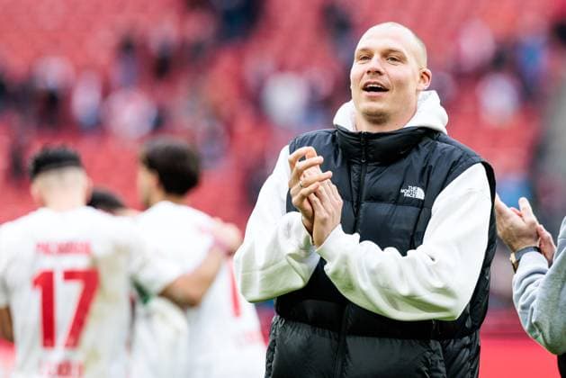Football, 1. FC Köln extends contract with goalkeeper Matthias Köbbing