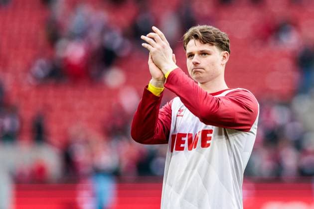 2 Fußball Bundesliga 1 FC Köln SV 07 Elversberg 25 01 2025 Jonas Urbig 1 FC Köln, 40 applauds towards the curve 2 Fußball Bundesliga, 1 FC Köln SV 07 Elversberg, Köln, Rheinenergiestadion am 25 01 2025 DFL REGULATIONS PROHIBIT ANY USE OF PHOTOGRAPHS AS IMAGE SEQUENCES AND OR QUASI VIDEO Copyright: xBEAUTIFULxSPORTS Wunderlx