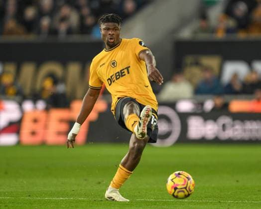 Premier League Wolverhampton Wanderers v Arsenal Emmanuel Agbadou of Wolverhampton Wanderers passes the ball during the Premier League match Wolverhampton Wanderers vs Arsenal at Molineux, Wolverhampton, United Kingdom, 25th January 2025 (Photo by Craig Thomas News Images) Wolverhampton Molineux West Midlands United Kingdom Copyright: xCraigxThomas NewsxImagesx