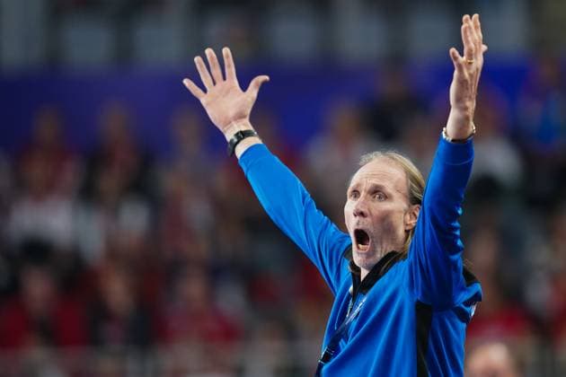 Sport Bilder des Tages 2025-01-25 Netherlands v Austria - IHF Euro 2025 Men s Main Round II VARAZDIN, CROATIA - JANUARY 25: coach Staffan Olsson of The Netherlands during the IHF Euro 2025 Men s Main Round II match between Netherlands and Austria at Arena Varazdin on January 25, 2025 in Varazdin, Croatia. Varazdin Arena Varazdin Croatia Content not available for redistribution in The Netherlands directly or indirectly through any third parties. Copyright: xHenkxSeppenx