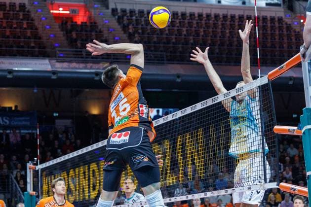 Moritz Reichert BR Volleys, 15 with the smash, BRVolleys vs SWD Powervolleys Düren, 1 Bundesliga, 2025 01 25 Berlin Berlin Land Copyright: xFootxBowl ThomasxSobotzkix