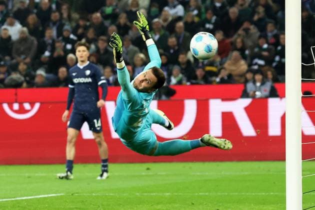 Moenchengladbach, Borussia Park, 25 01 25, GER, Herren, 1 Bundesliga, Saison 2024 2025, Borussia Moenchengladbach VfL Bochum Bild Rocco REITZ Gladbach, nicht im Bild macht das Tor zum 1 0 Torwart Patrick DREWES Bochum schaut hinterher DFL regulations prohibit any use of photographs as image sequences and or quasi video Nordrhein Westfalen Germany