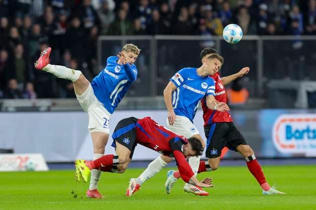 Michael Cuisance Hertha BSC Berlin , Marco Richter Hamburger SV and Florian Niederlechner Hertha BSC Berlin battle for the ball, 2 Bundesliga, Hertha BSC vs Hamburger SV, Olympiastadion, January 25, 2025 in Berlin, Germany Photo by Marco Steinbrenner DeFodi Images Michael Cuisance Hertha BSC Berlin , Marco Richter Hamburger SV and Florian Niederlechner Hertha BSC Berlin battle for the ball, 2 Bundesliga, Hertha BSC vs Hamburger SV, Olympiastadion, January 25, 2025 in Berlin, Germany Photo by Marco Steinbrenner DeFodi Images DFB DFL REGULATIONS PROHIBIT ANY USE OF PHOTOGRAPHS AS IMAGE SEQUENCES AND OR QUASI VIDEO Defodi 700 berlin hsv 20250125 003 Defodi-700 DFB DFL REGULATIONS PROHIBIT ANY USE OF PHOTOGRAPHS AS IMAGE SEQUENCES AND OR QUASI-VIDEO.