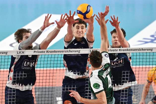 GER 1 VBL, SVG Lueneburg vs FT 1844 Freiburg 25 01 2025, LKH Arena, Lueneburg, GER 1 VBL, SVG Lueneburg vs FT 1844 Freiburg in the picture Kevin Kobrine Freiburg 04 tries to assert himself against Michael Patrick Wright Lueneburg 03 , Joscha Kunstmann Lueneburg 07 and Theo Mohwinkel Lueneburg 08 nordphotoxGmbH xWitke nph00002