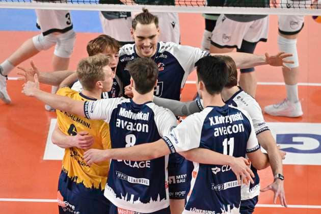 GER 1 VBL, SVG Lueneburg vs FT 1844 Freiburg 25 01 2025, LKH Arena, Lueneburg, GER 1 VBL, SVG Lueneburg vs FT 1844 Freiburg in the picture the Lueneburg team cheers nordphotoxGmbH xWitke nph00002