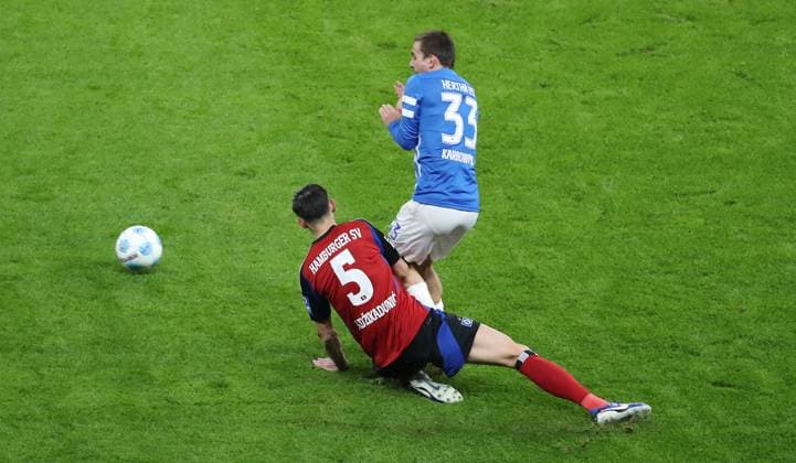 Dennis Hadzikadunic, Michal Karbownik duel match scene Action Sport Soccer Football DFL 2 Bundesliga Men 19 Matchday Season 2024 2025 25 12 2024 Hertha BSC Berlin vs Hamburger SV HSV DFL regulations prohibit any use of photographs as image sequences and or quasi video