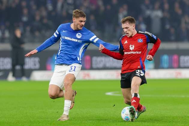 Marton Dardai Hertha BSC Berlin and Emir Sahiti Hamburger SV battle for the ball, 2 Bundesliga, Hertha BSC vs Hamburger SV, Olympiastadion, January 25, 2025 in Berlin, Germany Photo by Marco Steinbrenner DeFodi Images Marton Dardai Hertha BSC Berlin and Emir Sahiti Hamburger SV battle for the ball, 2 Bundesliga, Hertha BSC vs Hamburger SV, Olympiastadion, January 25, 2025 in Berlin, Germany Photo by Marco Steinbrenner DeFodi Images DFB DFL REGULATIONS PROHIBIT ANY USE OF PHOTOGRAPHS AS IMAGE SEQUENCES AND OR QUASI VIDEO Defodi 700 berlin hsv 20250125 014 Defodi-700 DFB DFL REGULATIONS PROHIBIT ANY USE OF PHOTOGRAPHS AS IMAGE SEQUENCES AND OR QUASI-VIDEO.