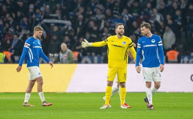 Soccer, Men, Season 2024 2025, 2 Bundesliga 19 Matchday , Hertha BSC Hamburger SV, f l Marton Dardai Hertha BSC , Goalkeeper Marius Gersbeck Hertha BSC , Pascal Klemens Hertha BSC after conceding the 0 2 goal, 25 01 2025, Copyright: xSebastianxRäppold MatthiasxKochx