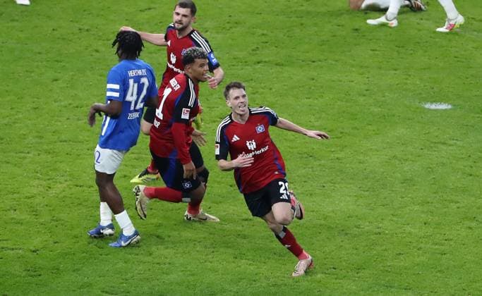 Emir Sahiti cheers after 2 3 joy emotion jubilation sport soccer soccer DFL 2 Bundesliga men 19 matchday season 2024 2025 25 12 2024 Hertha BSC Berlin vs Hamburger SV HSV DFL regulations prohibit any use of photographs as image sequences and or quasi video