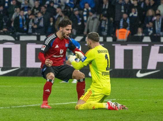 Soccer, Men, Season 2024 2025, 2 Bundesliga 19 Matchday , Hertha BSC Hamburger SV, f l Ludovit Reis Hamburger SV , Goalkeeper Daniel Heuer Fernandes Hamburger SV , Cheering after the final whistle, 25 01 2025, Copyright: xSebastianxRäppold MatthiasxKochx