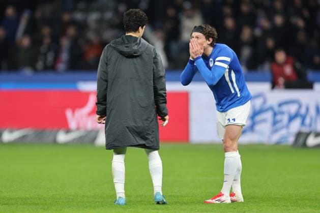1 Soccer Bundesliga Hertha BSC Hamburger SV End, final whistle, Fabian Reese Hertha BSC Berlin 11 disappointed, discusses with Ibrahim Maza Hertha BSC Berlin 10 , during the match in the 1 Soccer Bundesliga Hertha BSC Hamburger SV in Berlin, Olympiastadion, on 25 01 2025 DFB regulations prohibit any use of photographs as image sequences and or quasi video Copyright: xBEAUTIFULxSPORTS Frankex