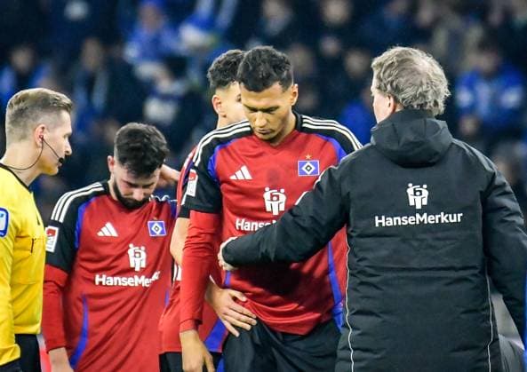25.01.2025, xlakx, Fussball 2.Bundesliga, Hertha BSC Berlin - Hamburger SV emspor, v.l. Davie Selke (Hamburger SV 27),verletzt auf dem Rasen (DFL DFB REGULATIONS PROHIBIT ANY USE OF PHOTOGRAPHS as IMAGE SEQUENCES and or QUASI-VIDEO) Daniel Lakomski Jan Huebner Berlin Daniel Lakomski