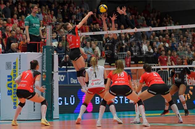 25 01 2025, Dresdens Lorena Lorber Fijok smashes, Volleyball, 1 Bundesliga, Dresdner SC SC Potsdam 3 1, c Dresden