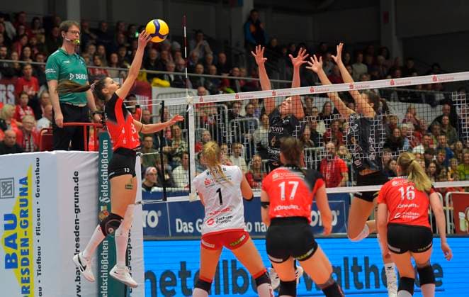 25 01 2025, Dresdens Stamatia Kyparissi smashes, Volleyball, 1 Bundesliga, Dresdner SC SC Potsdam 3 1, c Dresden