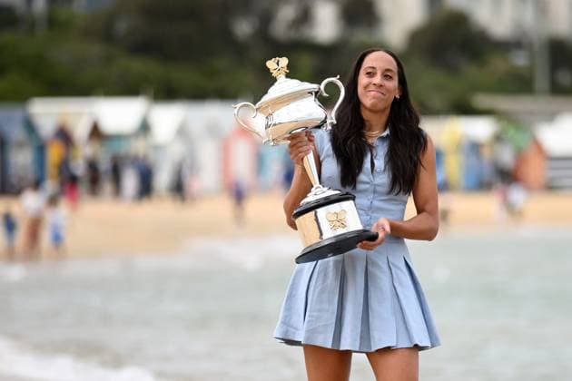 AUSTRALIAN OPEN WOMENS FINAL WINNER, Madison Key of the USA arrives for a photograph with the with the Daphne Akhurst Memorial Cup at the Brighton Bathing Boxes in Melbourne, Sunday, January 26, 2025. Madison Keys has claimed her maiden Grand Slam singles title, winning the Australian Open 2025 women?s crown at Melbourne Park. ( NO ARCHIVING, EDITORIAL USE ONLY, NO USE IN BOOKS WITHOUT CONSENT MELBOURNE VICTORIA AUSTRALIA  Copyright: xJOELxCARRETTx 20250126178021924547