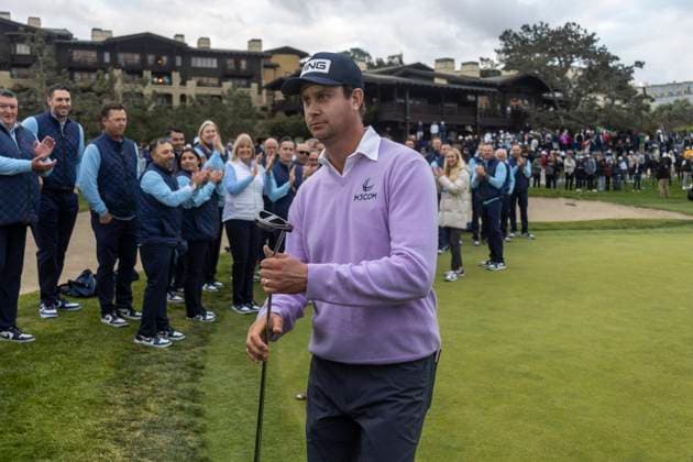 LA JOLLA, CA - JANUARY 25: Harris English walks of the 18th green after winning the Farmers Insurance Open tournament, Saturday, January 25, 2025, at Torrey Pines Golf Course in La Jolla, California. (Photo by Tony Ding Icon Sportswire) GOLF: JAN 25 PGA, Golf Herren Farmers Insurance Open EDITORIAL USE ONLY Icon46520250125026
