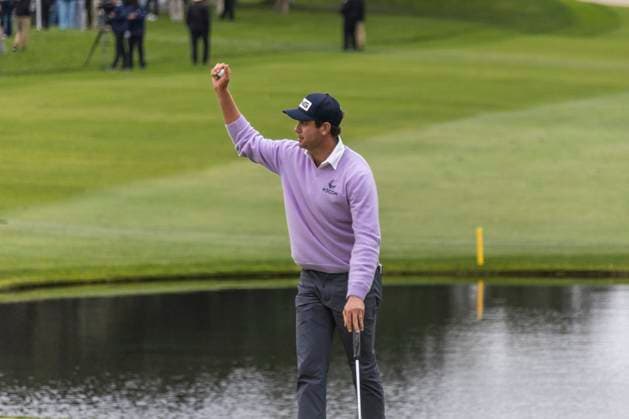LA JOLLA, CA - JANUARY 25: Harris English holds up his ball after making his tournament winning putt on the 18th green during the final round of the Farmers Insurance Open tournament, Saturday, January 25, 2025, at Torrey Pines Golf Course in La Jolla, California. (Photo by Tony Ding Icon Sportswire) GOLF: JAN 25 PGA, Golf Herren Farmers Insurance Open EDITORIAL USE ONLY Icon46520250125027