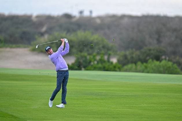 January 25, 2025: Harris English hits a shot on the 17th hole during the final round of the Farmers Insurance Open on Torrey Pines South Course in San Diego, California. CSM San Diego USA - ZUMAc04_ 20250125_zma_c04_237 Copyright: xJustinxFinex