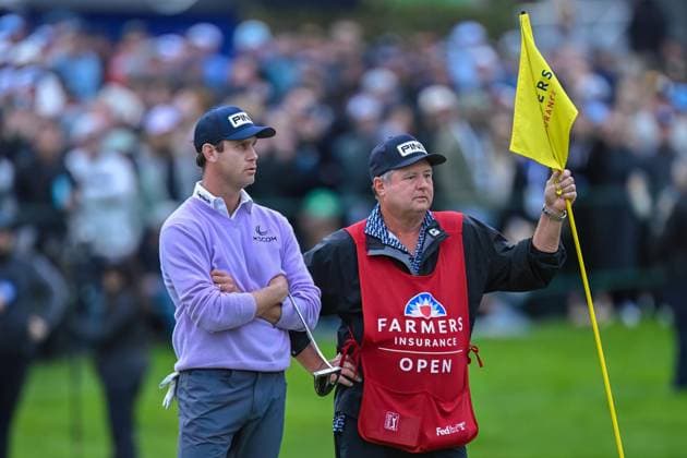 January 25, 2025: Harris English and his caddy look on the 18th hole during the final round of the Farmers Insurance Open on Torrey Pines South Course in San Diego, California. CSM San Diego USA - ZUMAc04_ 20250125_zma_c04_244 Copyright: xJustinxFinex