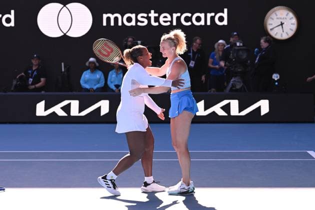 TENNIS AUSTRALIAN OPEN, Katerina Siniakova (right) of the Czech Republic and Taylor Townsend (left) of the USA celebrate match point during Women?s Doubles final win over Jelena Ostapenko of Latvia and Su-Wei Hsieh of Chinese Taipei during the 2025 Australian Open at Melbourne Park in Melbourne, Sunday, January 26, 2025. ( NO ARCHIVING, EDITORIAL USE ONLY, NO USE IN BOOKS WITHOUT CONSENT MELBOURNE VICTORIA AUSTRALIA  Copyright: xJAMESxROSSx 20250126199186292481