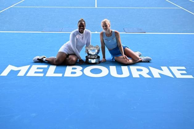 TENNIS AUSTRALIAN OPEN, Katerina Siniakova (right) of the Czech Republic and Taylor Townsend (left) of the USA celebrate with the winners trophy following their Women?s Doubles final win over Jelena Ostapenko of Latvia and Su-Wei Hsieh of Chinese Taipei during the 2025 Australian Open at Melbourne Park in Melbourne, Sunday, January 26, 2025. ( NO ARCHIVING, EDITORIAL USE ONLY, NO USE IN BOOKS WITHOUT CONSENT MELBOURNE VICTORIA AUSTRALIA  Copyright: xJAMESxROSSx 20250126124572032713