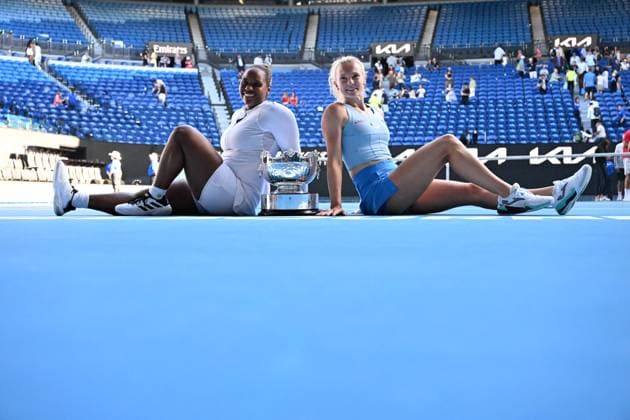 TENNIS AUSTRALIAN OPEN, Katerina Siniakova (right) of the Czech Republic and Taylor Townsend (left) of the USA celebrate with the winners trophy following their Women?s Doubles final win over Jelena Ostapenko of Latvia and Su-Wei Hsieh of Chinese Taipei during the 2025 Australian Open at Melbourne Park in Melbourne, Sunday, January 26, 2025. ( NO ARCHIVING, EDITORIAL USE ONLY, NO USE IN BOOKS WITHOUT CONSENT MELBOURNE VICTORIA AUSTRALIA  Copyright: xJAMESxROSSx 20250126121191912148
