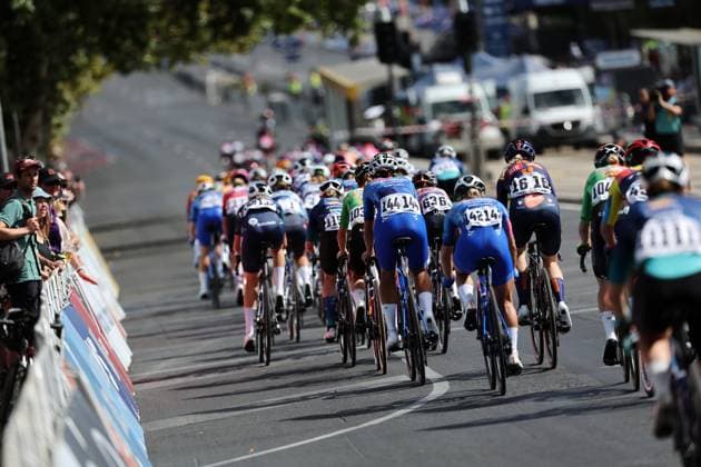CYCLING WOMENS TOUR DOWN UNDER CRITERIUM, The Peloton makes its way around the Adelaide circuit during the Santos Women s Tour Down Under street classic in Adelaide, Sunday, January 26, 2025. ( NO ARCHIVING, EDITORIAL USE ONLY, NO USE IN BOOKS WITHOUT CONSENT ADELAIDE SOUTH AUSTRALIA AUSTRALIA  Copyright: xCONxCHRONISx 20250126162198865061