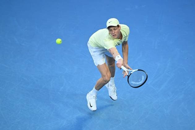 TENNIS AUSTRALIAN OPEN, Jannik Sinner of Italy stretches to return during his Men?s Singles final against Alexander Zverev of Germany during the 2025 Australian Open at Melbourne Park in Melbourne, Sunday, January 26, 2025. ( NO ARCHIVING, EDITORIAL USE ONLY, NO USE IN BOOKS WITHOUT CONSENT MELBOURNE VICTORIA AUSTRALIA  Copyright: xJAMESxROSSx 20250126172066769622