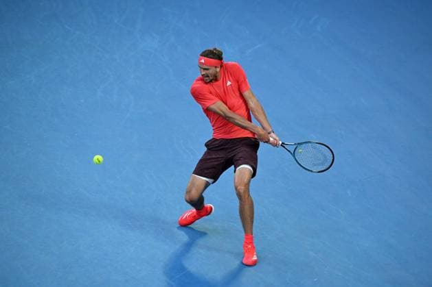 TENNIS AUSTRALIAN OPEN, Alexander Zverev of Germany returns during his Men?s Singles final against Jannik Sinner of Italy during the 2025 Australian Open at Melbourne Park in Melbourne, Sunday, January 26, 2025. ( NO ARCHIVING, EDITORIAL USE ONLY, NO USE IN BOOKS WITHOUT CONSENT MELBOURNE VICTORIA AUSTRALIA  Copyright: xJAMESxROSSx 20250126118632761985