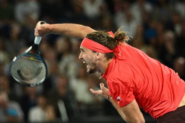 TENNIS AUSTRALIAN OPEN, Alexander Zverev of Germany serves during the Men?s singles final against Jannik Sinner of Italy at the 2025 Australian Open at Melbourne Park in Melbourne, Sunday, January 26, 2025. ( NO ARCHIVING, EDITORIAL USE ONLY, NO USE IN BOOKS WITHOUT CONSENT MELBOURNE VICTORIA AUSTRALIA  Copyright: xJOELxCARRETTx 20250126138354048469