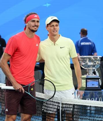 (250126) -- MELBOURNE, Jan. 26, 2025 -- Jannik Sinner (R) of Italy and Alexander Zverev of Germany pose for photos before their men s singles final at Australian Open tennis tournament in Melbourne, Australia, Jan. 26, 2025. ) (SP)AUSTRALIA-MELBOURNE-TENNIS-AUSTRALIAN OPEN-MEN S SINGLES-FINAL? MaxPing 