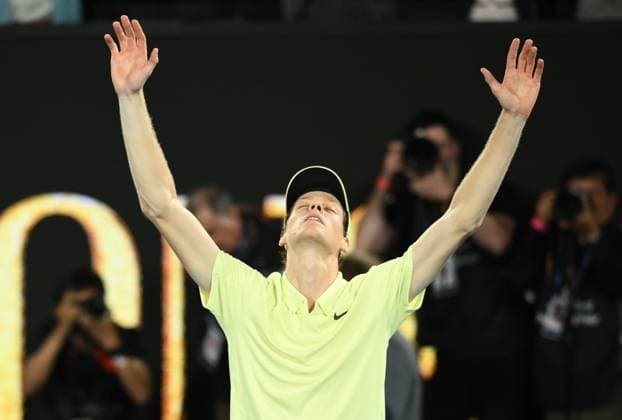 TENNIS AUSTRALIAN OPEN, Jannik Sinner of Italy celebrates winning the Men?s singles final against Alexander Zverev of Germany at the 2025 Australian Open at Melbourne Park in Melbourne, Sunday, January 26, 2025. ( NO ARCHIVING, EDITORIAL USE ONLY, NO USE IN BOOKS WITHOUT CONSENT MELBOURNE VICTORIA AUSTRALIA  Copyright: xJOELxCARRETTx 20250126160871492288