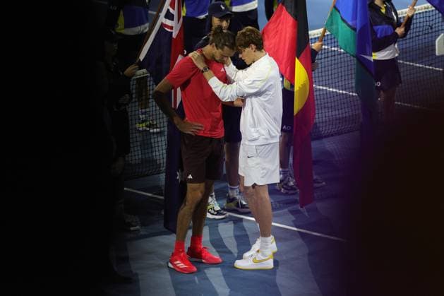 Sport Bilder des Tages Jannik Sinner of Italy embraces Alexander Zverev of Germany after winning the Australian Open Australian Open, Day Fifteen, Tennis, Melbourne Park, Melbourne, Australia - 26 Jan 2025  Copyright: xRachelxBach Shutterstockx 15108805ad