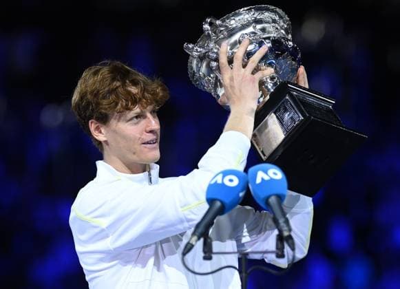 TENNIS AUSTRALIAN OPEN, Jannik Sinner of Italy celebrates with the Norman Brookes Challenge Cup after winning the Men?s singles final against Alexander Zverev of Germany at the 2025 Australian Open at Melbourne Park in Melbourne, Sunday, January 26, 2025. ( NO ARCHIVING, EDITORIAL USE ONLY, NO USE IN BOOKS WITHOUT CONSENT MELBOURNE VICTORIA AUSTRALIA  Copyright: xJOELxCARRETTx 20250126121310613010