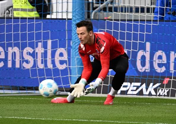 26 01 2025, xsltx, Fußball 2 Bundesliga, SV Darmstadt 98 SC Paderborn 07 emspor, v l New in SC Paderborn 07 kit Ex Bochumer Manuel Riemann SC Paderborn 07 DFL DFB REGULATIONS PROHIBIT ANY USE OF PHOTOGRAPHS as IMAGE SEQUENCES and or QUASI VIDEO