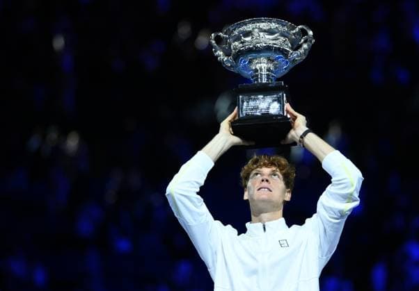 TENNIS AUSTRALIAN OPEN, Jannik Sinner of Italy celebrates with the Norman Brookes Challenge Cup after winning the Men?s singles final against Alexander Zverev of Germany at the 2025 Australian Open at Melbourne Park in Melbourne, Sunday, January 26, 2025. ( NO ARCHIVING, EDITORIAL USE ONLY, NO USE IN BOOKS WITHOUT CONSENT MELBOURNE VICTORIA AUSTRALIA  Copyright: xJOELxCARRETTx 20250126129680563316