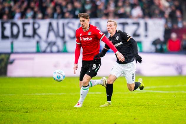 26 01 2025 Soccer, 2024 2025, 2 Bundesliga, Matchday 19, Hannover 96 SC Preußen Münster L R Phil Neumann Hannover , Joshua Mees Münster DFL REGULATIONS PROHIBIT ANY USE OF PHOTOGRAPHS AS IMAGE SEQUENCES AND OR QUASI VIDEO Hannover Lower Saxony Germany Heinz von Heiden Arena