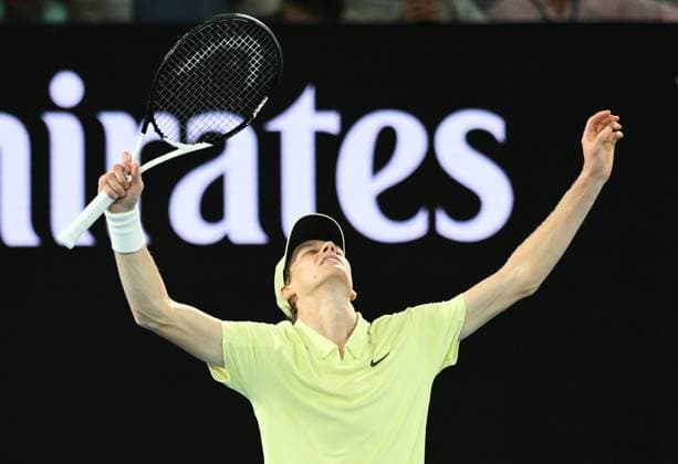 TENNIS AUSTRALIAN OPEN, Jannik Sinner of Italy celebrates winning the Men?s singles final against Alexander Zverev of Germany at the 2025 Australian Open at Melbourne Park in Melbourne, Sunday, January 26, 2025. ( NO ARCHIVING, EDITORIAL USE ONLY, NO USE IN BOOKS WITHOUT CONSENT MELBOURNE VICTORIA AUSTRALIA  Copyright: xJOELxCARRETTx 20250126155188556342