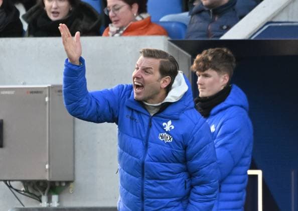 26 01 2025, xsltx, Soccer 2 Bundesliga, SV Darmstadt 98 SC Paderborn 07 emspor, v l Florian Kohfeldt Head Coach SV Darmstadt 98 DFL DFB REGULATIONS PROHIBIT ANY USE OF PHOTOGRAPHS as IMAGE SEQUENCES and or QUASI VIDEO