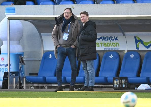 26 01 2025, xsltx, Fußball 2 Bundesliga, SV Darmstadt 98 SC Paderborn 07 emspor, v l Rüdiger Fritsch Präsident SV Darmstadt 98 , Paul Fernie Sportdirektor SV Darmstadt 98 DFL DFB REGULATIONS PROHIBIT ANY USE OF PHOTOGRAPHS as IMAGE SEQUENCES and or QUASI VIDEO