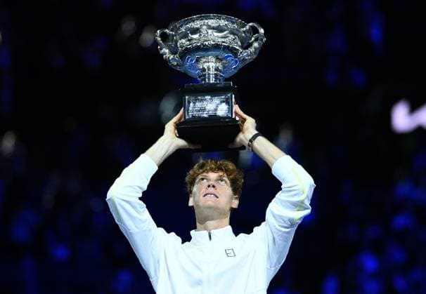 TENNIS AUSTRALIAN OPEN, Jannik Sinner of Italy celebrates with the Norman Brookes Challenge Cup after winning the Men?s singles final against Alexander Zverev of Germany at the 2025 Australian Open at Melbourne Park in Melbourne, Sunday, January 26, 2025. ( NO ARCHIVING, EDITORIAL USE ONLY, NO USE IN BOOKS WITHOUT CONSENT MELBOURNE VICTORIA AUSTRALIA  Copyright: xJOELxCARRETTx 20250126119734674316