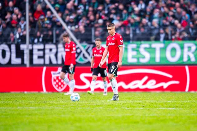 26 01 2025 Soccer, 2024 2025, 2 Bundesliga, Matchday 19, Hannover 96 SC Preußen Münster L R Phil Neumann Hannover , Enzo Leopold Hannover , Nicolo Tresoldi Hannover after the goal to 0 1 by Joshua Mees Münster DFL REGULATIONS PROHIBIT ANY USE OF PHOTOGRAPHS AS IMAGE SEQUENCES AND OR QUASI VIDEO Hannover Lower Saxony Germany Heinz von Heiden Arena