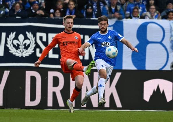 26 01 2025, xsltx, Soccer 2 Bundesliga, SV Darmstadt 98 SC Paderborn 07 emspor, v l Tjark Scheller SC Paderborn 07 , Killian Corredor SV Darmstadt 98 DFL DFB REGULATIONS PROHIBIT ANY USE OF PHOTOGRAPHS as IMAGE SEQUENCES and or QUASI VIDEO